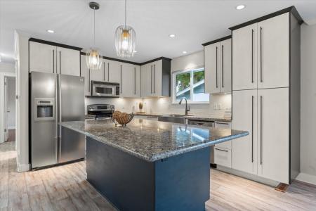 13950 BLACKBURN AVENUE, White Rock, Colúmbia Britânica V4B 2Z5, Canadá