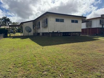 74 McCool Street, Moranbah, QLD 4744, オーストラリア