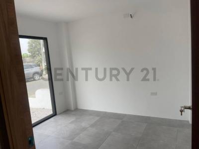 Urbanizacion San Antonio, Manzana 16, Villa 20 1, Daule, Guayas 00001, Ecuador