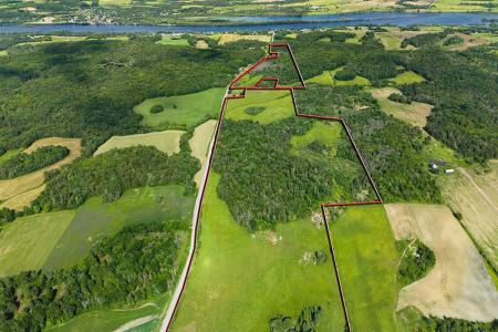 Mtée Monseigneur-Martel, L'Île-du-Grand-Calumet, Quebec J0X 1J0, Kanada