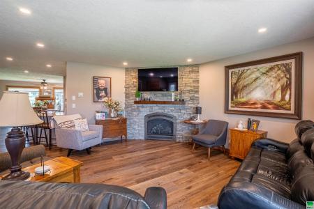 611 Gemini Rd., Hinton, Iowa 51024, Amerika Birleşik Devletleri
