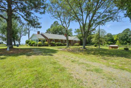 576 Galewood Lane, Bohannon, Virginia 23021-2024