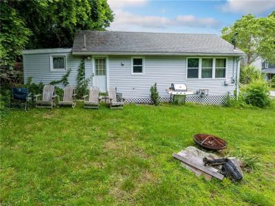7 Broadview Av, Bristol, RI 02809, USA