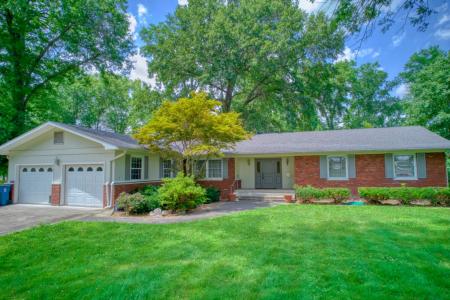 807 W Market St, Christopher, Illinois 62822, USA