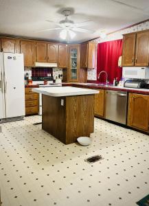 1624 Private Road 2541, Quinlan, Texas 75474, USA