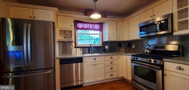 204 LAKESIDE DRIVE, GLASSBORO, New Jersey 08028