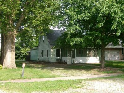 102 N Park, Manito, Illinois 61546, USA