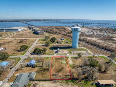 315 Maple Street, Biloxi, Mississippi 39530, USA