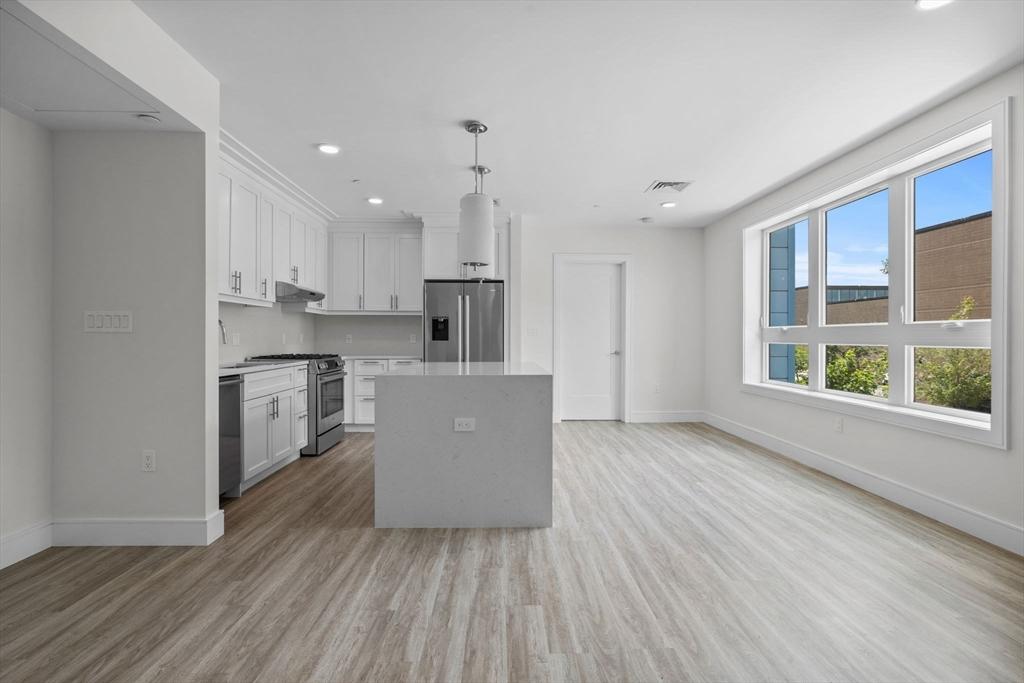 301 Border Street , #211, Boston, Massachusetts 02128