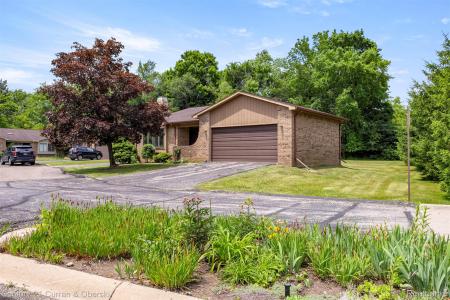 31450 Orchard Brook Court , 8, Farmington Hills, Michigan 48336, USA