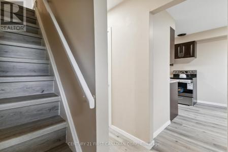 155 BOULLEE STREET, London East (east C), Ontario N5Y 1T9, CANADÁ