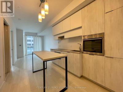 8 EGLINTON AVENUE EAST, Toronto (mount Pleasant West), Ontario M4P 0C1, Canada