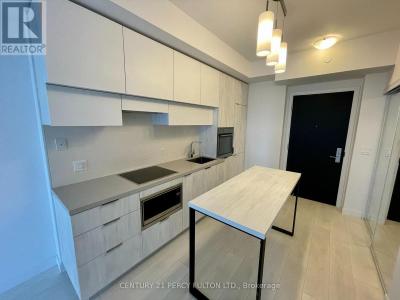 8 EGLINTON AVENUE EAST, Toronto (mount Pleasant West), Ontario M4P 0C1, Canada