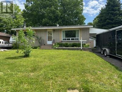 826 PINE ST, Sault Ste. Marie, Ontario P6B 3G3, CANADÁ