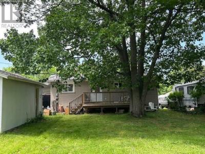 826 PINE ST, Sault Ste. Marie, Ontario P6B 3G3, Canada