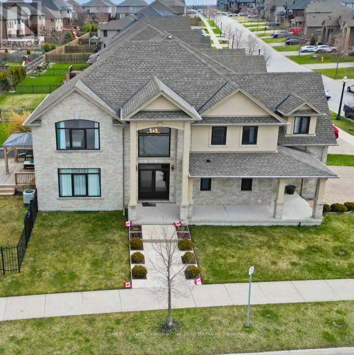 702 KLEINBURG DRIVE, London North (north B), אונטריו N5X 0J8, קנדה 