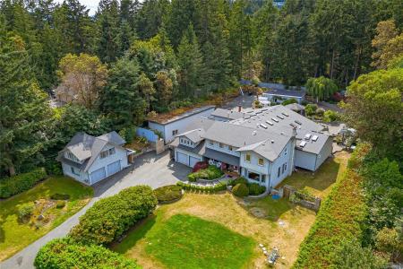 11376 OSPREY PL, North Saanich, British Columbia V8L 5K6, Canada