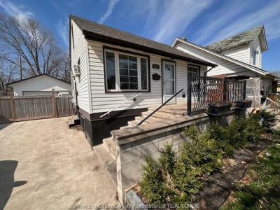 1227 CURRY AVENUE UPPER, Windsor, Ontario N9B 2C8, Canada