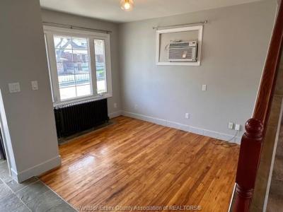 1227 CURRY AVENUE UPPER, Windsor, Ontario N9B 2C8, Canada