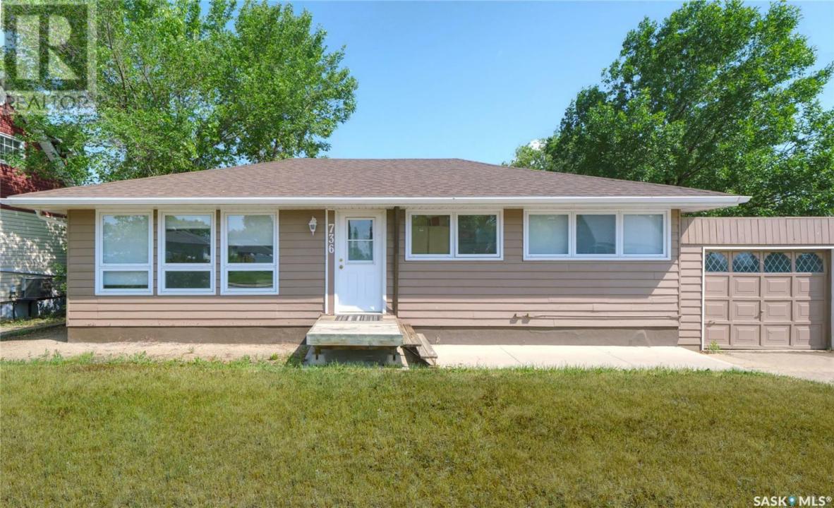 736 SASKATCHEWAN STREET W, Moose Jaw, Saskatchewan S6H 2T7, Canada