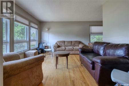 736 SASKATCHEWAN STREET W, Moose Jaw, Saskatchewan S6H 2T7, Canada