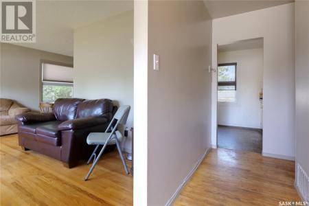 736 SASKATCHEWAN STREET W, Moose Jaw, Saskatchewan S6H 2T7, Canada