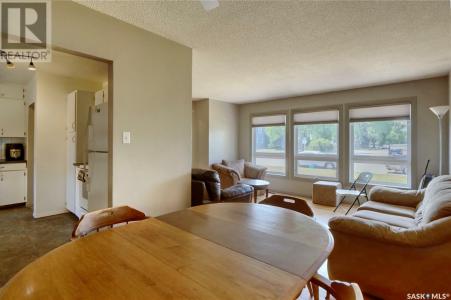 736 SASKATCHEWAN STREET W, Moose Jaw, Saskatchewan S6H 2T7, Canada