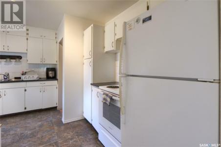 736 SASKATCHEWAN STREET W, Moose Jaw, Saskatchewan S6H 2T7, Canada