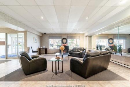 8591 RIVERSIDE DRIVE EAST, Windsor, Ontario N8S 1G3, Canadá
