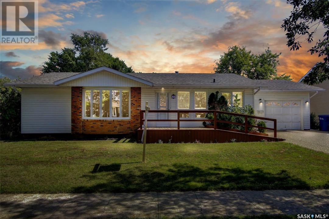 303 2ND AVENUE, Montmartre, Saskatchewan S0G 3M0, Canada