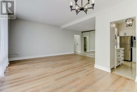 5 MASSEY SQUARE, Toronto (crescent Town), Ontario M4C 5L6, Canada