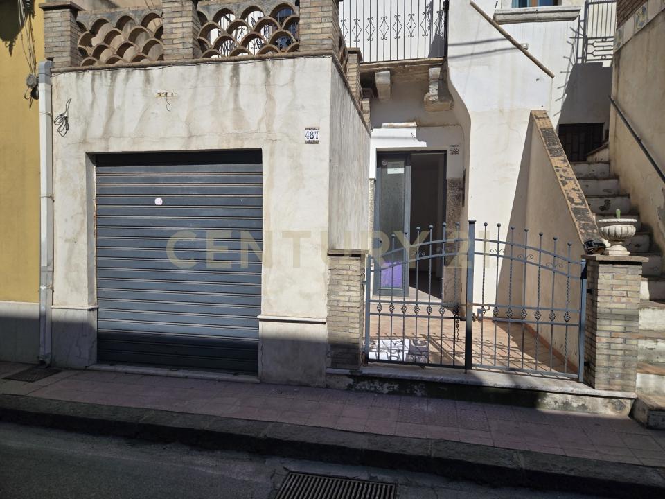 Via Umberto Iᵒ, Giardini-Naxos, Sicilia 98035, Italia