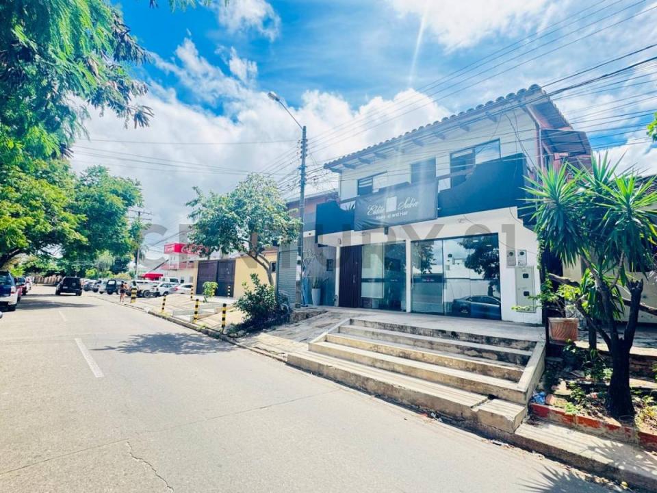 ENTRE AV. BARRANCA Y SAN AURELIO , Sur, Santa Cruz 00001, 玻利维亚