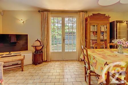 Robion, Provence-Alpes-Côte D'Azur 84440, Frankreich