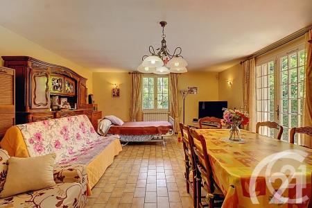 Robion, Provence-Alpes-Côte D'Azur 84440, Frankreich