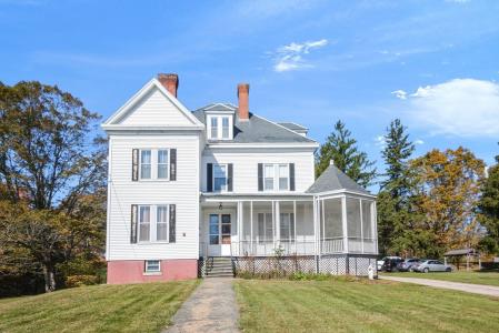 32 Mount Pleasant St, North Brookfield, Massachusetts 01535, Estados Unidos