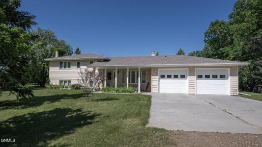 125 Oakfield Drive, Bismarck, ND 58503, USA