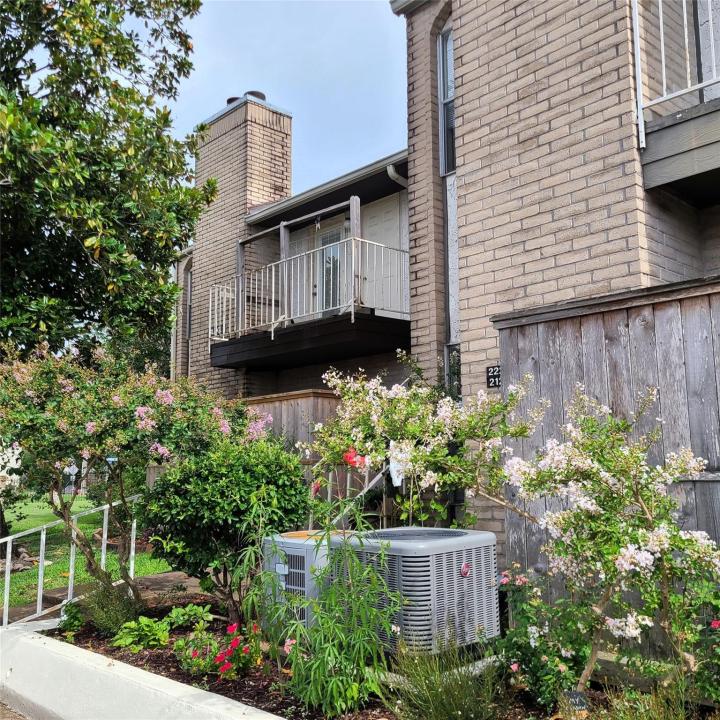 2011 Spenwick Drive Unit #220, Houston, Texas 77055, HOA KỲ