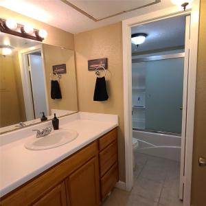 2011 Spenwick Drive Unit #220, Houston, Texas 77055, HOA KỲ