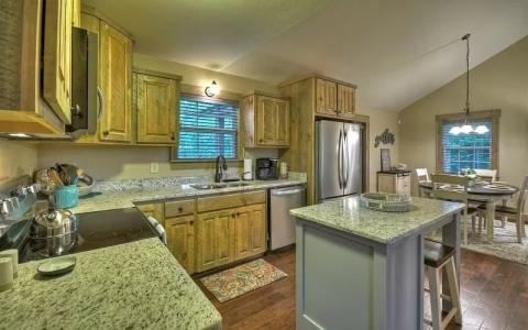529 E 2nd Street, Blue Ridge, 喬治亞州 30513, 美國
