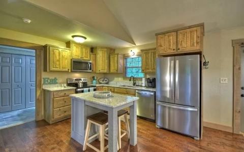 529 E 2nd Street, Blue Ridge, 喬治亞州 30513, 美國