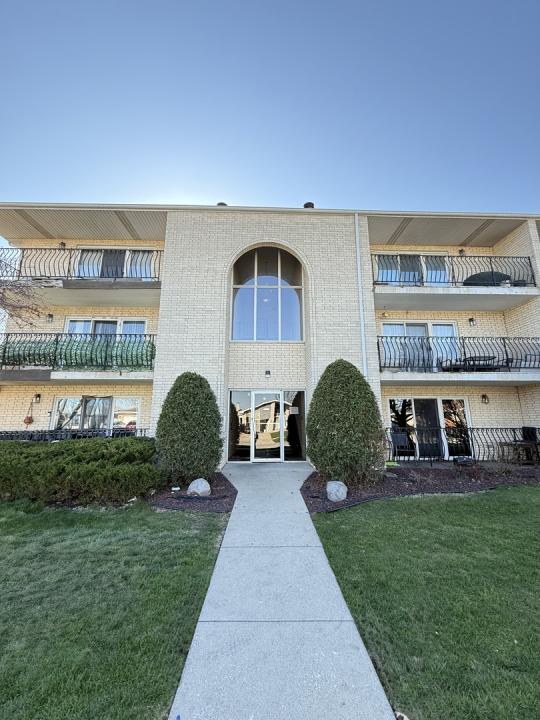 9250 Beloit Avenue , 305, Bridgeview, Illinois 60455