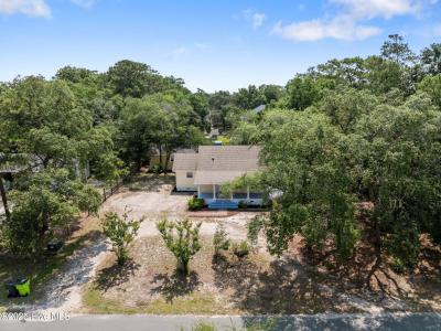 108 NW 29th Street, Oak Island, Carolina Do Norte 28465, Estados Unidos