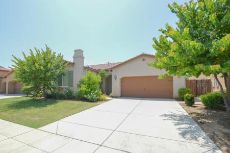 1056 Encino Avenue, Clovis, Californie 93619, États-Unis
