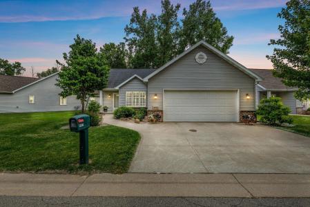 4923 W Woods Creek Lane, Appleton, Wisconsin 54913, USA