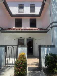 301 SW 158th Ter 104, Pembroke Pines, Florida 33027, Estados Unidos