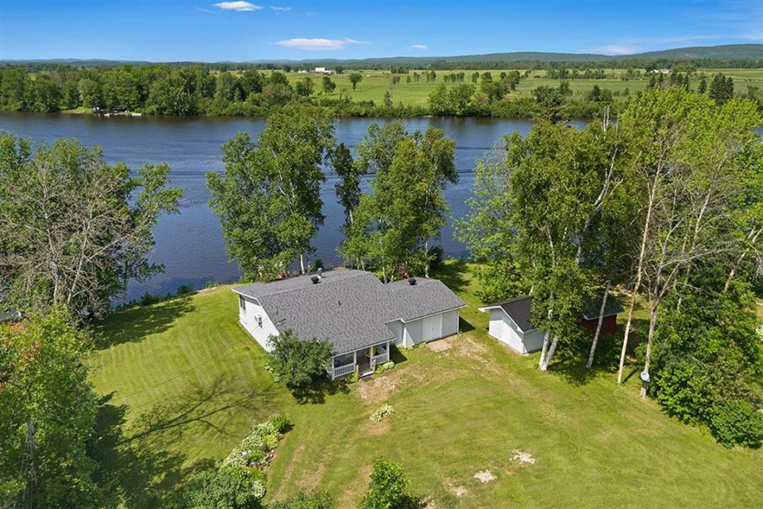 487 Ch. des Outaouais, L'Île-du-Grand-Calumet, Quebec J0X 1J0, Kanada