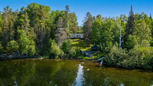 5  Ch. de la Rive, Sainte-Thérèse-de-la-Gatineau, Quebec J0X 2J0, Canadá