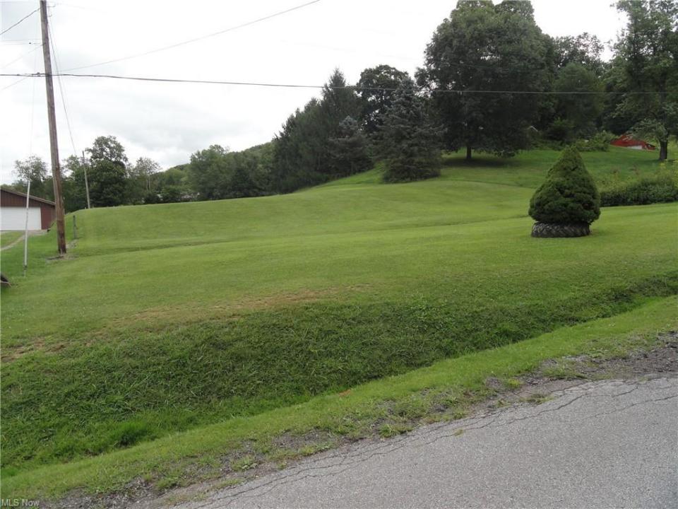 Orchard Road, Chester, West Virginia 26034