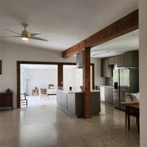 1625 S Palmway , Lake Worth, Florida 33460